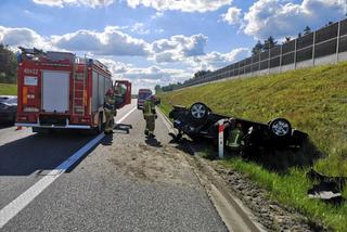 Chciał zabić matkę z dzieckiem? Uderzył auto i wepchnął je do rowu - ZDJECIA