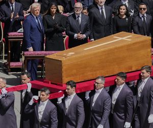 Głowy państw żegnają papieża Franciszka. Do Watykanu zjechali najważniejsi