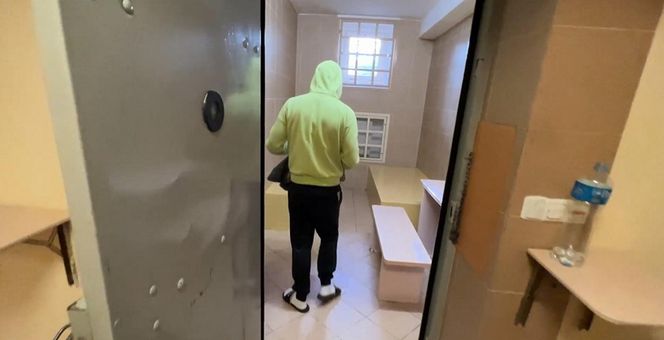 Bestialskie ataki na starsze kobiety w Warszawie. Policja zatrzymała podejrzanego. Zdradził go ślad na torebce