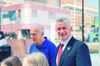 Ten pomnik musi tu zostać na wieki!