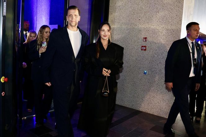 Wojciech Szczęsny ż żoną po premierze