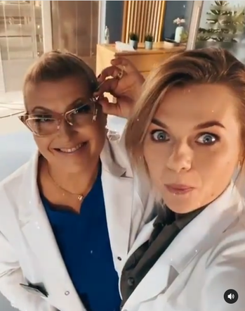 Na dobre i na złe. Alina Fisher (Katarzyna Skrzynecka), Agata (Emilia Komarnicka-Klynstra) 