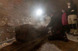 Odkryto trumny z krypt w Kazimierzu Biskupim