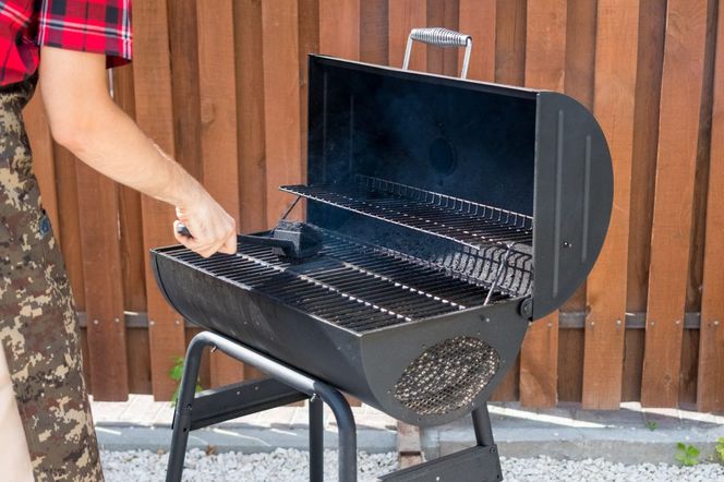 Jak czyścić i konserwować grill ogrodowy. Praktyczne porady. 