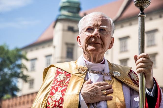 Procesja Bożego Ciała w Krakowie. Tłumy na ulicach miasta 