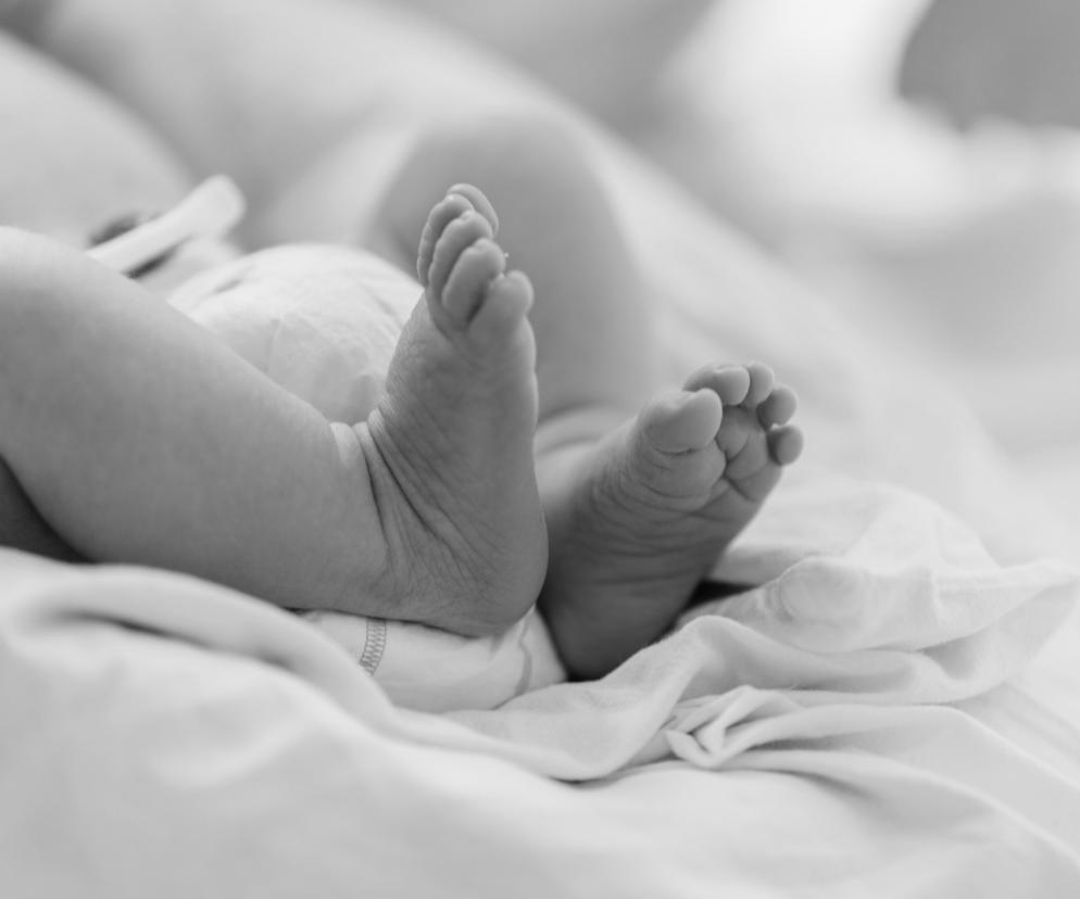 9-miesięczne niemowlę zmarło po upadku z balkonu