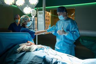 Na dobre i na złe odc. 917. Michał (Mateusz Janicki), Julka Burska (Aleksandra Hamkało)