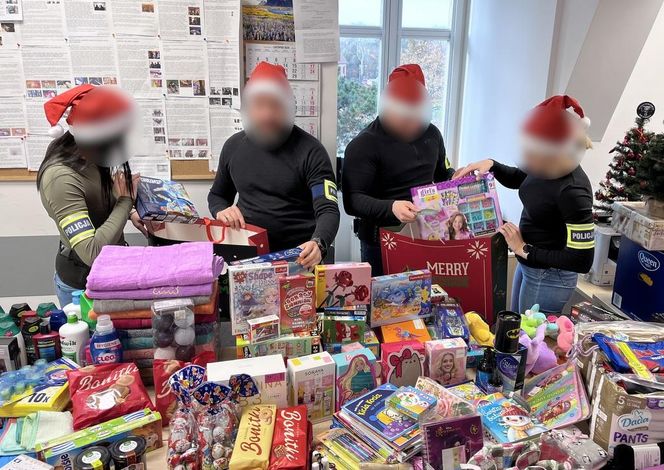 Samotnie wychowuje siedmioro dzieci! Takiego prezentu od policjantów się nie spodziewał