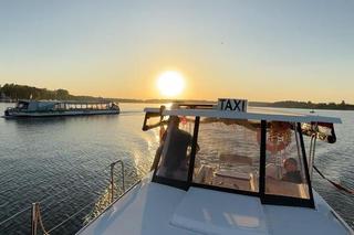 Niecodzienna atrakcja turystyczna na Mazurach. Uruchomiono pierwszą w regionie taksówkę wodną [ZDJĘCIA]