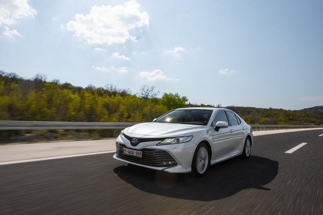 Toyota Camry 2.5 Hybrid Dynamic Force 218 KM e-CVT Executive