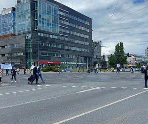 Strajk pracowników MOPS Łódź 21 czerwca. Skrzyżowanie marszałków znów zablokowane ZDJĘCIA