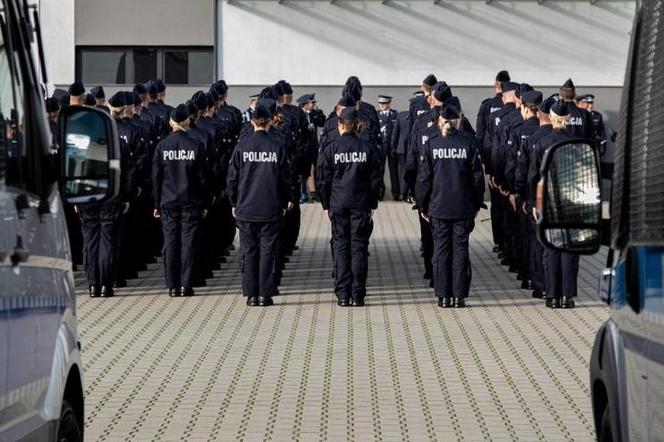 Szeregi małopolskiej policji zasiliło 75 policjantów. Teraz czeka ich szkolenie, a potem praca w terenie!