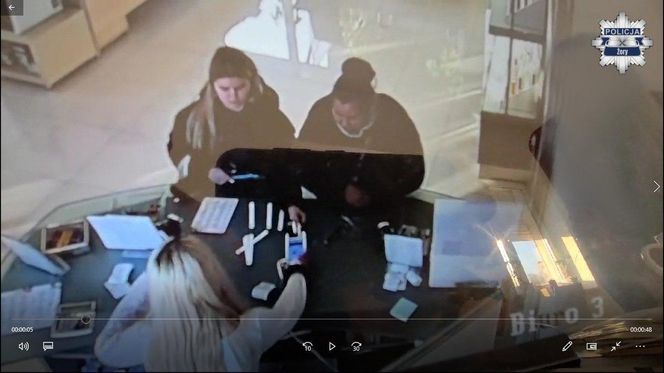 Kupiły znicze, kwiaty, zrobiły zakupy w Lidlu i Rossmanie. Teraz ściga je śląska policja