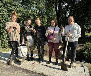 Mieszkańcy Kłodzka i Stronia Śląskiego rozpoczęli wielkie sprzątanie. Chcą zwalczyć skutki powodzi