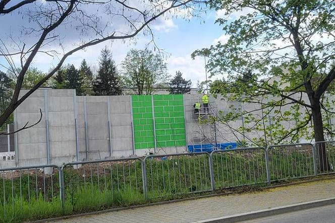 W Krakowie malują beton na zielono? „A mogli narysować drzewa, krzewy i ptaszki”