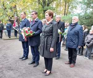 Zapalono znicze dla rozstrzelanych mieszkańców Leszna. W rocznicę tragicznych wydarzeń [ZDJĘCIA]