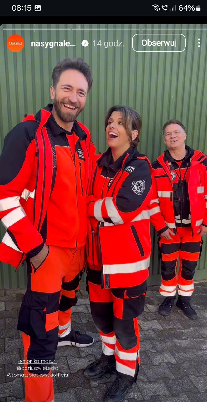 Na sygnale na planie. 6. rocznia ślubu Strzeleckich. Martyna (Monika Mazur), Piotr (Dariusz Wieteska), (Artur Góra (Tomasz Piątkowski)