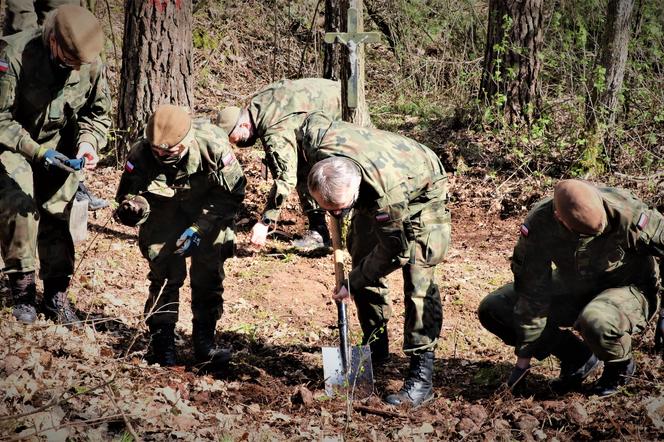 Terytorialsi z Braniewa szukali szczątków poległego żołnierza