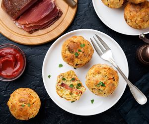 Drożdżowe muffinki pizzowe - idealne drugie śniadanie dla dzieci i dorosłych