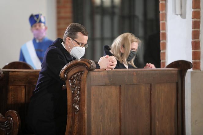 Duda, Kaczyński i Morawiecki modlą się za ofiary Smoleńska