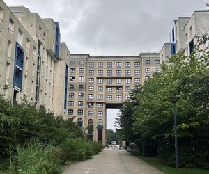 Picasso's Arenas. Budynek mieszkalny położony w Noisy-le-Grand pod Paryżem