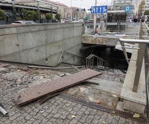 Autobus wjechał w przejście podziemne. Jedna osoba zginęła, trzy zostały ranne