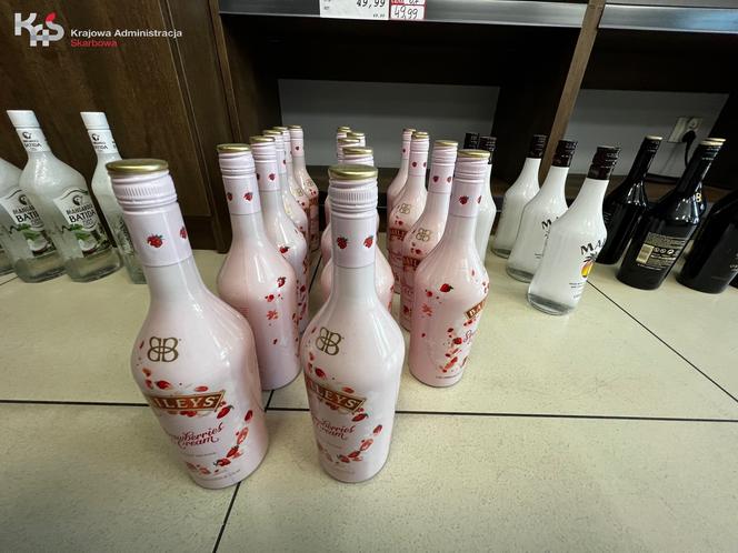 Nielegalny alkohol w delikatesach w Nowogardzie