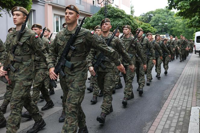 Przysięga wojskowa w Sosnowcu. Żołnierze przedefilowali przez miasto