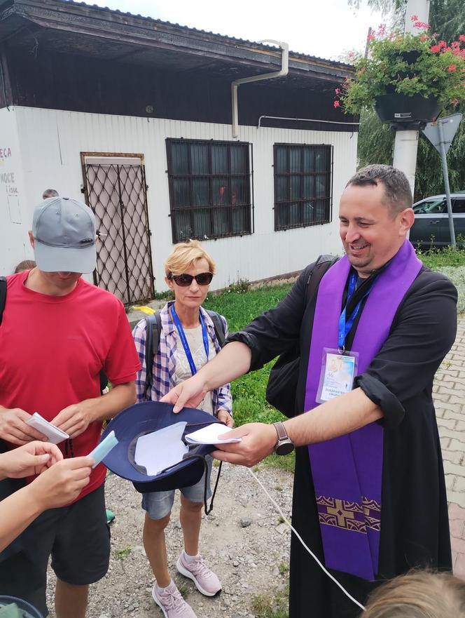 Śpiewający dzień lubelskich pątników na szlaku do Jasnej Góry!