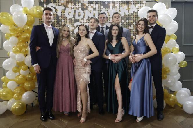 Studniówka na 34. piętrze. Bal maturalny IV LO w Gdańsku [ZDJĘCIA]