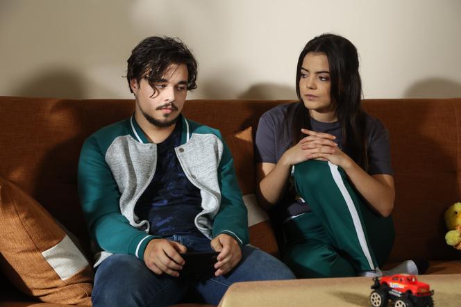 Na Wspólnej odc. 3375. Przemek Smolny (Eryk Cichowicz), Dagmara (Katarzyna Ucherska)