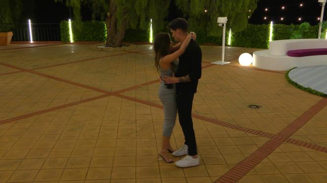 Love Island 9: widzowie już wszystko wiedzą. Adrian to hipokryta roku?