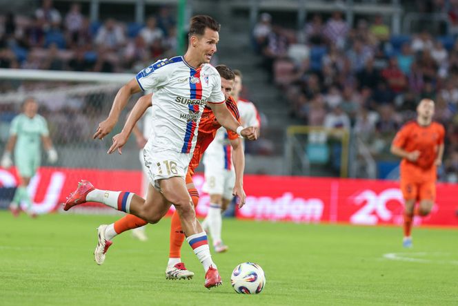 Górnik Zabrze - Termalica Nieciecza. Niesamowita atmosfera na Arenie Zabrze! Kibice Górnika dopingują swoją drużynę