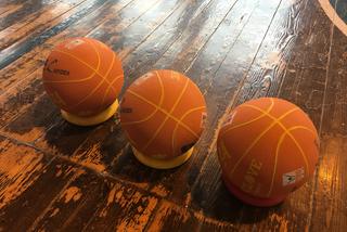 Koszykarki Ślęzy rozdają piłki w szkołach