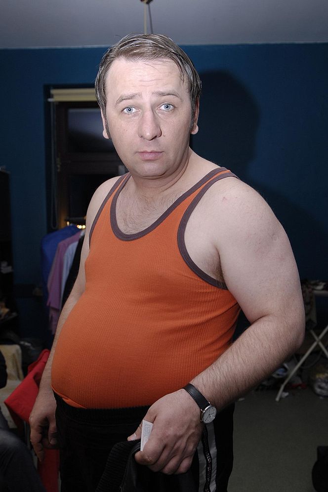 Grzegorz Halama nagle zniknął z show-biznesu. Nie do wiary, jak dziś wygląda znany kabareciarz