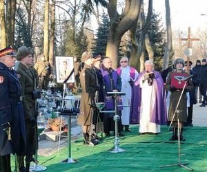 Uroczystości pogrzebowe Iwony Śledzińskiej-Katarasińskiej na Dołach. Wzięło w nich udział wiele osób [ZDĘCIA]