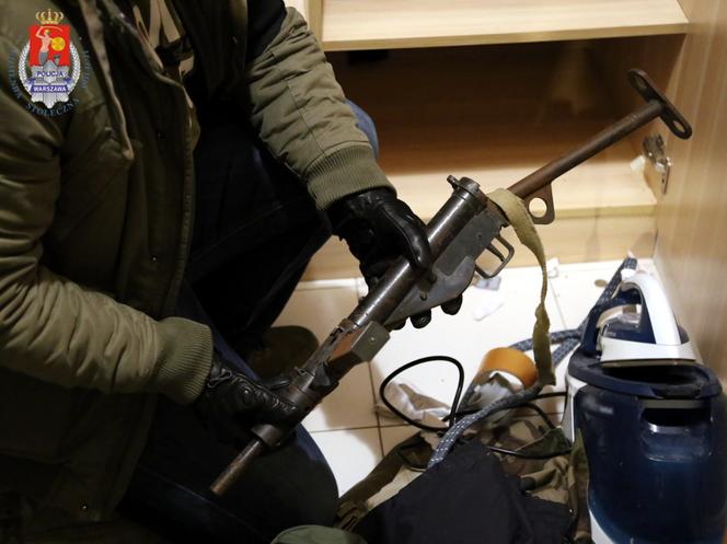Wielka akcja CBŚP i KSP. Rozbito gang narkotykowy. Handlowali prochami, bronią palną i substancjami psychotropowymi