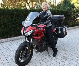 Iwona Michałek ma 66 lat i na motocyklu przejechała cały świat. Niezwykła pasja posłanki Porozumienia