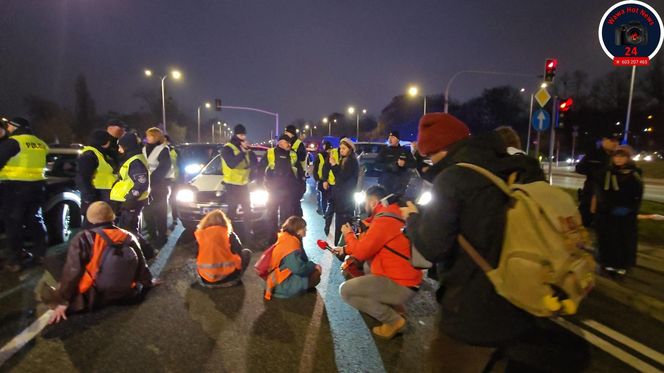 Aktywiści Ostatniego Pokolenia zablokowali Wisłostradę. Kierowcy nie wytrzymali