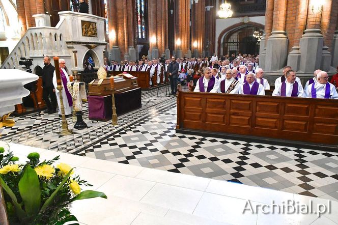 Wierni Archidiecezji Białostockiej pożegnali abp. Edwarda Ozorowskiego [ZDJĘCIA]