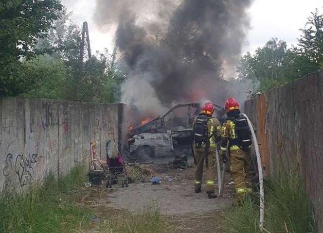 Na niebie widoczne były kłęby dymu. W Bielsko-Białej paliły się wraki samochodów