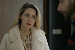 Barwy szczęścia, odcinek 3010. Malwina (Joanna Gleń), marszand (Piotr Czarnecki)