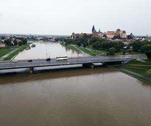 Sytuacja powodziowa w Krakowie i Małopolsce. Stan na poniedziałek rano. Brzeszcze i Oświęcim walczą z żywiołem