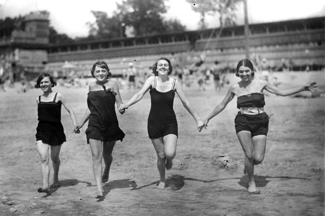 Moda plażowa II RP i PRL, czyli dwu częściowy skandal