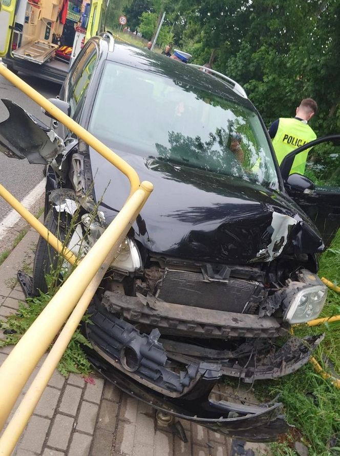 Zasłabł za kierownicą i wjechał w barierki! Dramatyczna walka o życie kierowcy