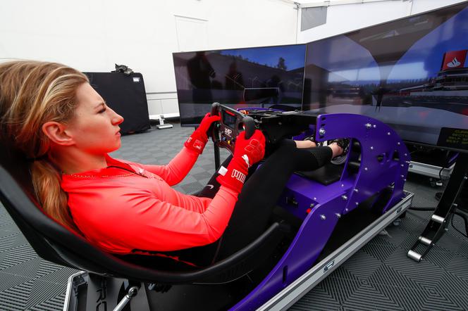 W Series, Małgorzata Rdest, Gosia Rdest, wyścigi samochodowe kobiet, symulator