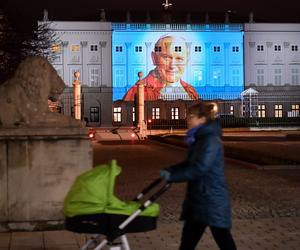 Wizerunek Jana Pawła II na Pałacu Prezydenckim