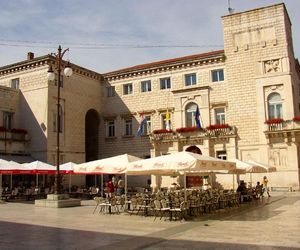 Zadar to centrum kulturalne północnej Dalmacji. Z lotniska w Rzeszowie dotrzesz tam w niecałe 2 godziny