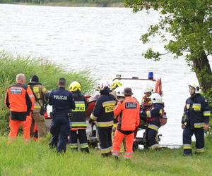 Tragedia na jeziorze Łabędź. Wiatr przewrócił łódkę, wędkarz wpadł do wody