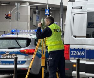 Warszawa. Wypadek na rondzie Tybetu. Tomasz U. przebywał na wolności mimo doprowadzenia do katastrofy autobusu [ZDJĘCIA].